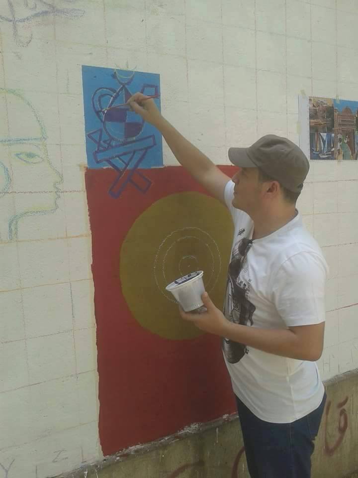 شاب يبدع من رسوماته على الجدارية -اليوم السابع -5 -2015